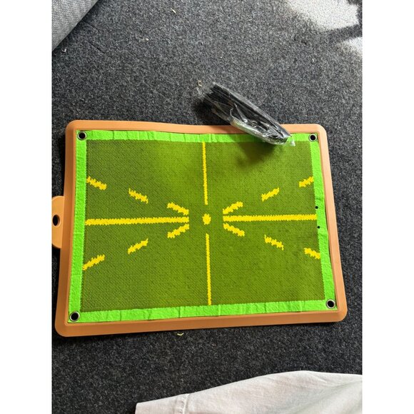 Golf Putting Practice Mat With Alignment Guides - Picture 3 of 3